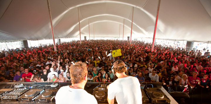 Cosmic Gate - notice some familiar faces front left!